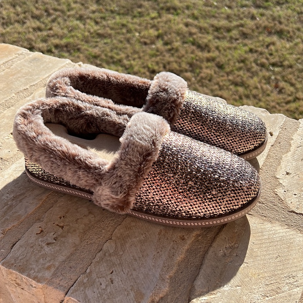 NEW Skechers Women’s Cozy Campfire Dream Glam Slippers Rose Gold, Size 1… - Picture 9 of 12